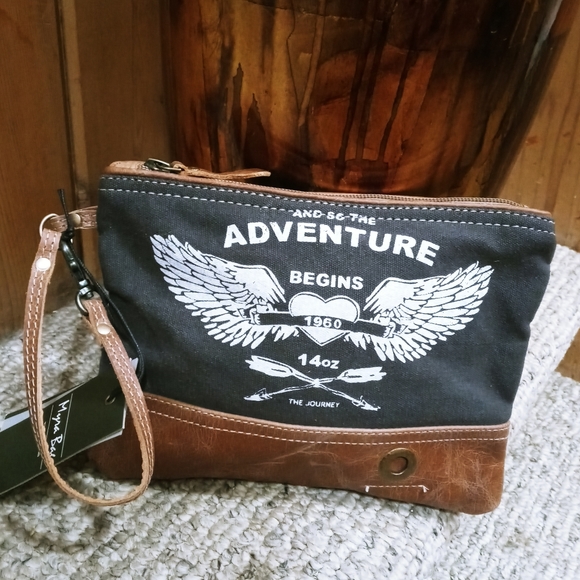 Myra Adventure Begins Bag - Picture 4 of 4